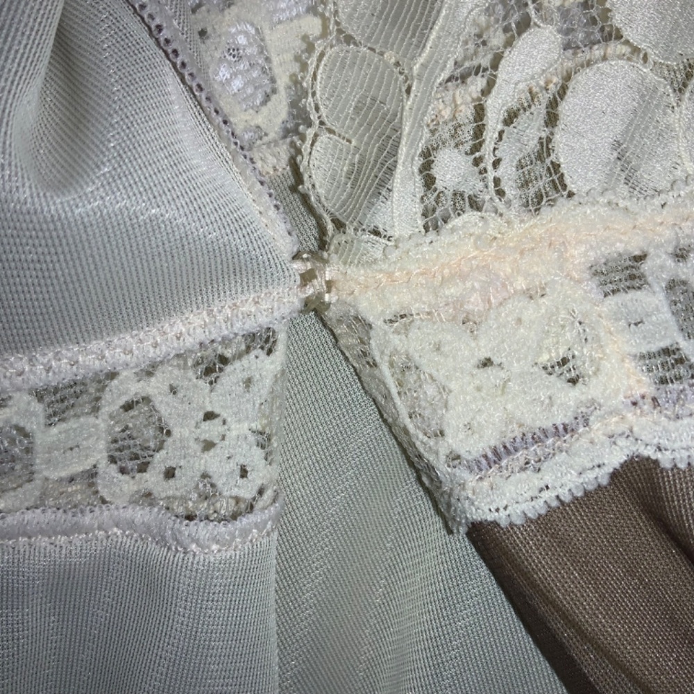 Elegant‎ Lace Trimmed Brown Nightgown Sz Med - Picture 11 of 11